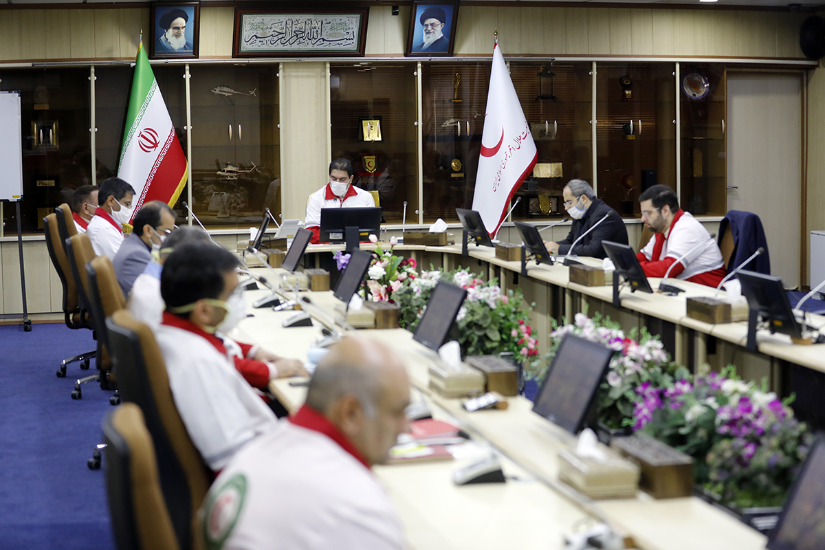 ویدئوکنفرانس رئیس جمعیت با معاونین، روسای سازمانها و مدیران عامل استانها: راهکارهای توسعه خانههای هلال و گسترش آموزش همگانی امداد در کشور بررسی شد